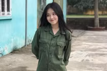 Bốn hot girl quân sự đều học giỏi, đa tài