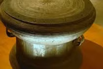 Cục vàng lấp lánh trong rừng và kỳ lạ cửa hang không phá nổi