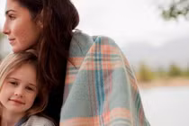 Thảng thốt mỗi lần con sống với chồng cũ báo tin bị ốm