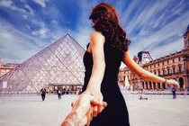 Đăng ảnh nắm tay bạn trai, Võ Hoàng Yến tiết lộ về đám cưới trong mơ