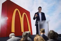 Hẹn hò tình cảm với cấp dưới, Tổng giám đốc bị cách chức