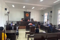 Xén tóc, xởn lông mày tình địch, người đẹp lãnh án