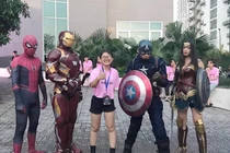 Anh chị khóa trên chơi lớn khi cosplay Avengers chào tân sinh viên
