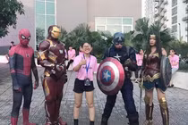 Anh chị khóa trên chơi lớn khi cosplay Avengers chào tân sinh viên