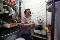 Cuộc sống cay đắng của dân nghèo trong lòng Hong Kong