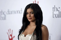 Tỷ phú Kylie Jenner kiếm 600 triệu USD từ bán cổ phiếu