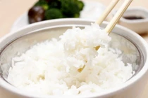 Chuyên gia hướng dẫn chị em cách nấu cơm giữ được chất dinh dưỡng