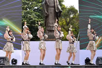 Nhóm "thánh nữ" Nhật Bản hút mọi chú ý khi trở lại Việt Nam
