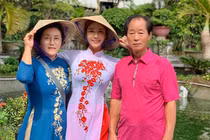 DJ gợi cảm xứ Hàn khoe ảnh diện áo dài, đội nón lá ở Đà Nẵng