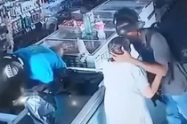 Trộm cắp "có tâm" nhất quả đất: Thấy cụ bà liền làm điều lạ