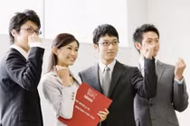 Nghiên cứu mới: Trai càng đẹp thì công việc càng không thuận lợi