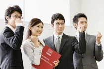 Nghiên cứu mới: Trai càng đẹp thì công việc càng không thuận lợi