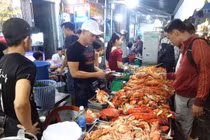 Khó lọt cửa Trung Quốc, tôm hùm Mỹ "bò" sang Việt Nam