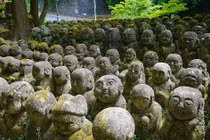 1.200 tượng đá biểu đạt mọi sắc thái đời người ở đền Nhật