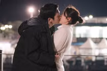 3 phản ứng khi hôn của con gái cho thấy cô ấy yêu bạn đến mức nào