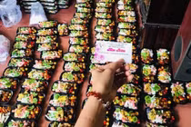 Rùng mình những hộp mứt Tết mượn danh handmade để thổi giá cao