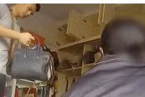 Mẹ già mang túi 'Louis Vuitton' đi chợ mua thịt lợn, con gái bị bắt giam