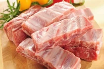 Mua sườn thấy có 3 dấu hiệu này, đến người bán cũng không dám ăn