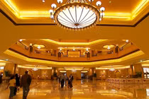 Bên trong khách sạn dát vàng 3 tỷ USD ở Abu Dhabi