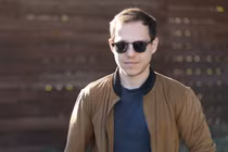 Tỷ phú YouTube 29 tuổi chia sẻ về sai lầm tiền bạc của bản thân