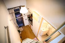 Thuê nhà hẹp giữa phố cổ, gái trẻ nghiến răng trả tiền thuê hàng tháng