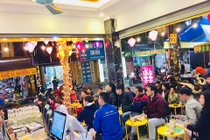 Ghế nhựa ngắm phố, cuộc chiến 'thay máu' trên vỉa hè Hà Nội