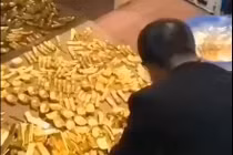 Cựu quan chức Trung Quốc giấu 13,5 tấn vàng thỏi trong hầm bí mật