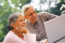 Tối hậu thư đanh thép của cụ ông khi cụ bà nghiện Facebook