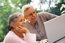 Tối hậu thư đanh thép của cụ ông khi cụ bà nghiện Facebook