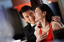 Bố vừa mất, chị gái nghe anh rể xúi giục lồng lộn đòi chia tài sản