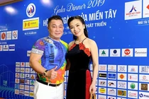 Ngỡ ngàng nhan sắc và ngoại hình nóng bỏng của "bạn gái" Lý Hùng