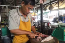 Choáng váng vì giá bún bò, bánh mì… "nhảy múa" theo giá heo