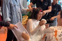 Nam Thư nghẹn lòng tâm sự về nỗi lo 'cơm áo gạo tiền'