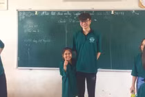 Đôi bạn “khổng lồ và tí hon” chênh nhau đến nửa mét