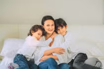 Vợ mới của chồng cũ Hồng Nhung đã sinh con thứ 3