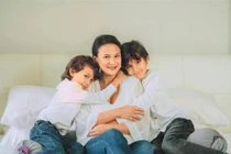 Vợ mới của chồng cũ Hồng Nhung đã sinh con thứ 3