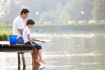 Cha ruột và cha dượng, ghi tên ai trên thiệp cưới?