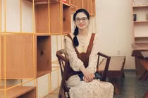 Cô giáo dạy Văn bị học trò chụp lén khiến dân mạng "điên đảo"