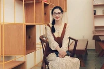 Cô giáo dạy Văn bị học trò chụp lén khiến dân mạng "điên đảo"