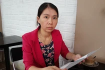 Vụ nữ giáo viên quỳ trước UBND tỉnh: 'Tôi tiếp tục khiếu nại'