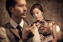 Chồng muối mặt vì đi đâu vợ cũng bất chấp kè kè bên cạnh