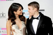 Selena Gomez phản ứng ra sao khi Justin Bieber lấy vợ?