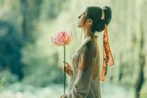 Sống trên đời "khù khờ" một chút lại hạnh phúc viên mãn vô cùng