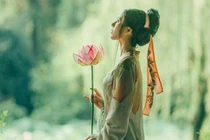 Sống trên đời "khù khờ" một chút lại hạnh phúc viên mãn vô cùng