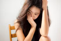 Vợ trẻ khóc ròng vì cưới 5 năm chưa một lần lên đỉnh