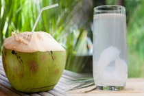 Uống nước dừa kiểu này còn hại hơn uống thuốc độc