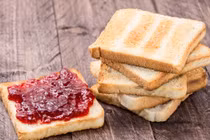 Loạt tác hại nguy hiểm của việc thường xuyên ăn sáng bánh mì