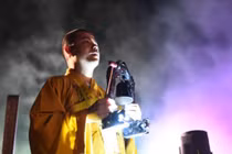 Con người phải luôn răn mình chớ tham lam lợi dụng Phật pháp kiếm tiền