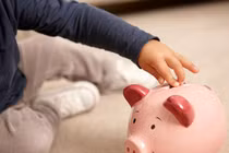 3 tuổi bất ngờ thành… triệu phú nhờ trúng số độc đắc