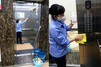 Chung cư Hà Nội thi nhau 'dùng chiêu' bọc nilon chống dịch corona